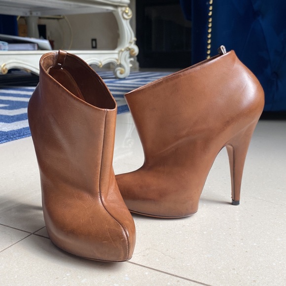 Givenchy booties, practically new!!!! - Picture 3 of 11